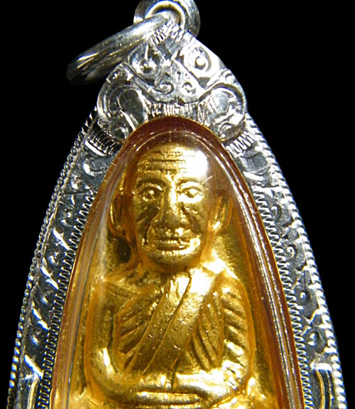 หลวงปู่ทวดปี24 หน้าตัว ท. หลังสามจุด กะไหล่ทอง