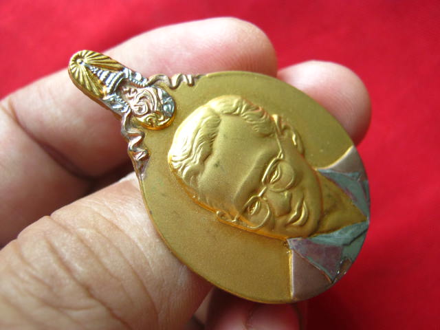 เหรียญ5 ธันวามหาราช ปี 2540 บล็อกกองกษาปณ์ สวยมากครับ