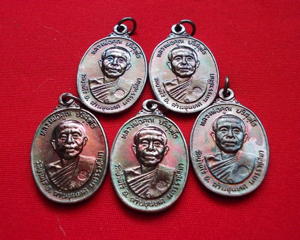 เริ่มเคาะแรก ( ชุด 5เหรียญ ) เหรียญหลวงพ่อคูณ ปี2522 เนื้อทองแดง วัดตลาดไทรเก่า k6