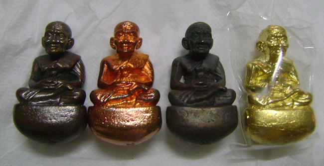 หลวงปู่ทวด วัดในหาน จ.ภูเก็ต รุ่นแรก ปี 36 พิมพ์เบ้าทุบ 4 องค์ เนื้อเปียกทอง นวะ ผิวไฟ สตางค์แดง ครบ