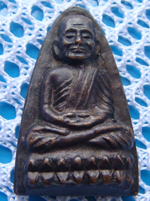 หลวงปู่ทวดปี 2524 เนื้อโลหะ หลังหนังสือ(หน้ากลาง ขี้มูก) สภาพสวย พร้อมซองเดิมจากวัด
