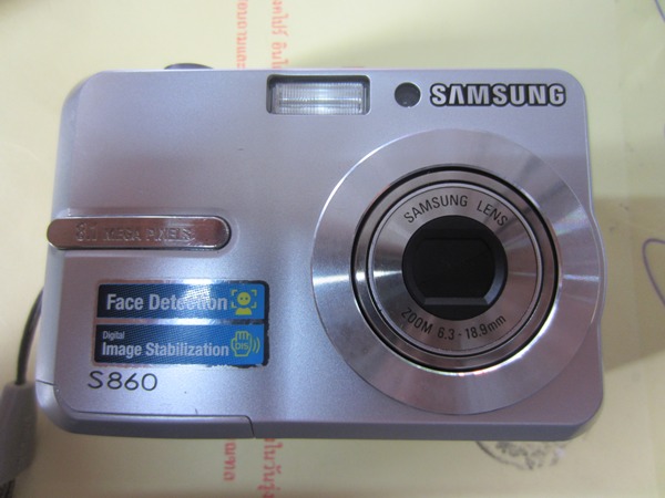 ขายกล้องSamsung S860เม็ม1กิ๊กมือสอง+มือถือไอโมบาย ใช้งานได้2อย่าง ถูกๆ900ครับ