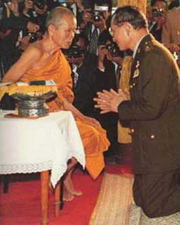 ขอลงใหมเหรียญรุ่นรับเสด็จ หลวงพ่อคูณ บล็อค อแตกนิยมโค๊ดลึกสวยๆเก็บดีไม่เคยใช้