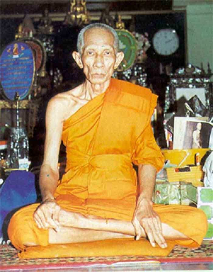หลวงพ่อรวย ปาสาทิโก เหรียญกฐิน ปี ๕๔ เนื้อทองเหลืองขัดมันแจกกรรมการวันทอดกฐิน สวยคมเข้มขลัง
