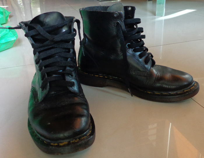 รองเท้า DR.MARTENS หนังดำ จากอังกฤษ
