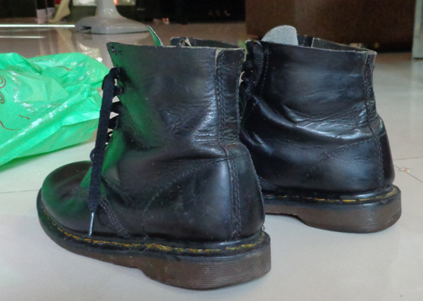 รองเท้า DR.MARTENS หนังดำ จากอังกฤษ