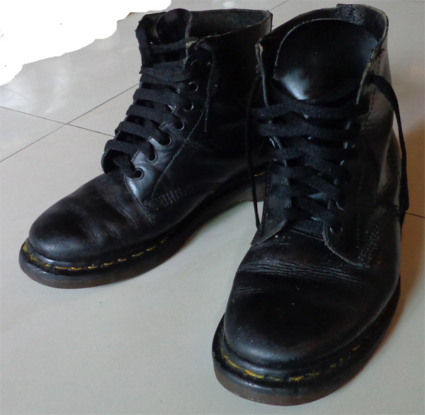 รองเท้า DR.MARTENS หนังดำ จากอังกฤษ