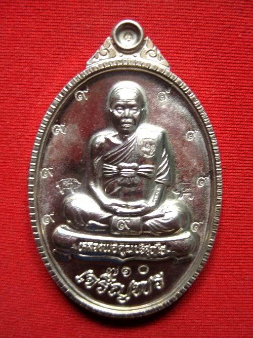เหรียญเจริญพร89 หลวงพ่อคูณ เนื้ออัลปาก้า No.710 โค๊ส9รอบ รุ่นเจริญพร89 เคาะเดียว20แดงครับ