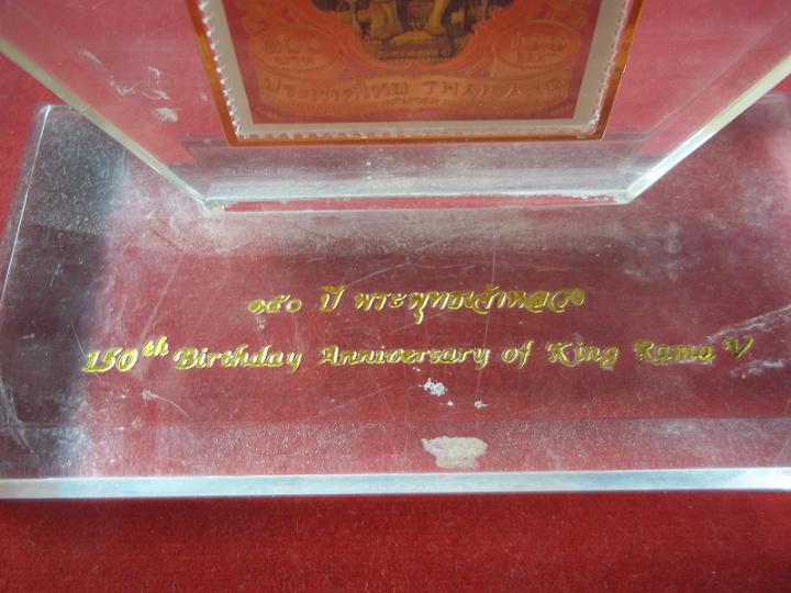แสตมป์ ร๕ แผ่นทองคำ แบบตั้งโต๊ะ
