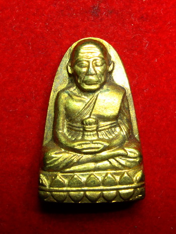 **วัดใจ*** หลวงพ่อทวดวัดม่วง กะหลั่ยทอง องค์เล็กน่าสะสมค่ะ