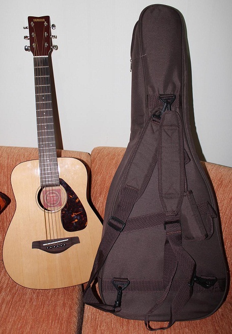 ขายกีต้าร์โปร่ง Yamaha FG Junior JR2 สภาพ 100%พร้อมกระเป๋าใส่