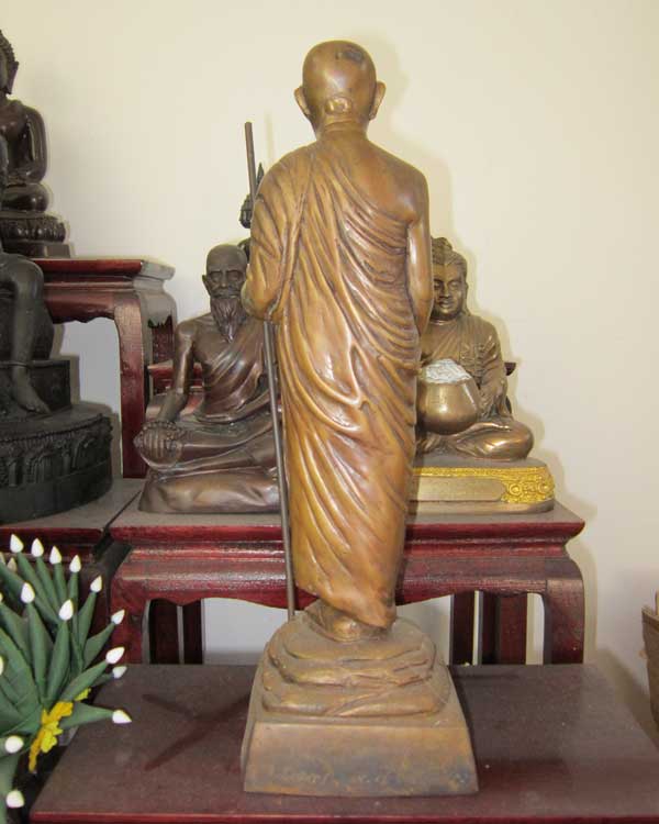 พระบูชา อ.ฝั้น อาจารโร จ.สกลนคร ยืนถือไม้เท้า (ย้อนยุค)