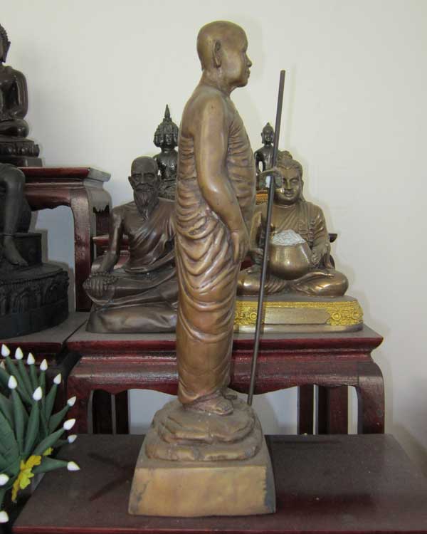 พระบูชา อ.ฝั้น อาจารโร จ.สกลนคร ยืนถือไม้เท้า (ย้อนยุค)