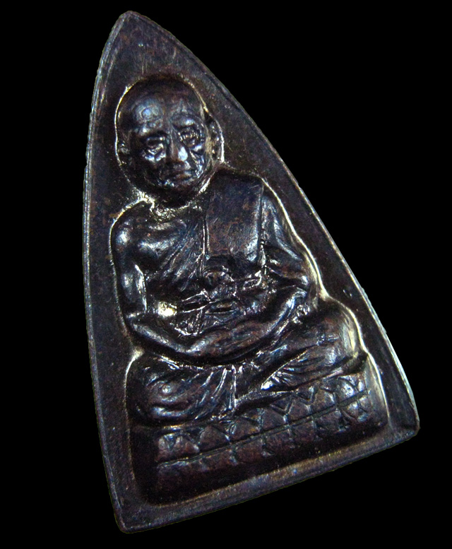 *** หลวงปู่ทวด กลีบบัวเล็กรุ่น 1 ปี 2508 วัดช้างให้ เนื้อทองแดง ผิวรุ้ง ***