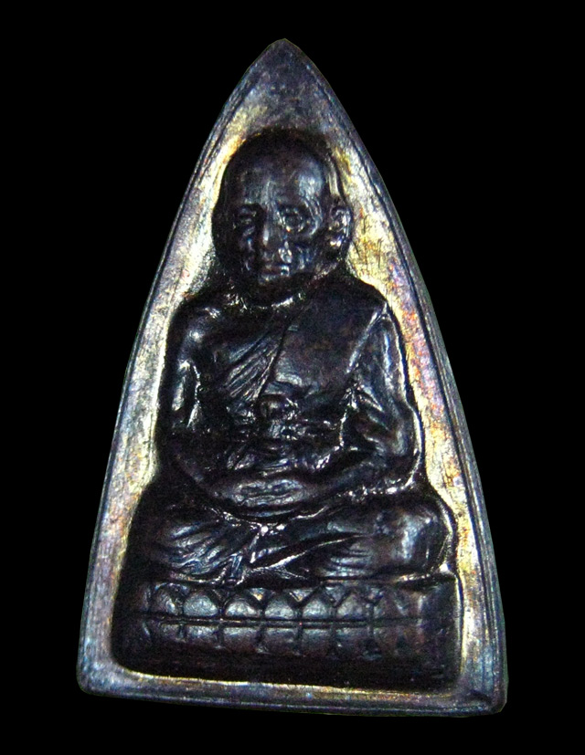 *** หลวงปู่ทวด กลีบบัวเล็กรุ่น 1 ปี 2508 วัดช้างให้ เนื้อทองแดง ผิวรุ้ง ***