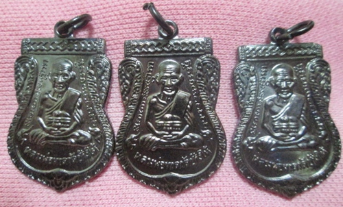 ชุดใหญ่ เหรียญหลวงปู่ทวด เสมาใหญ่ ปี 55 เนื้อทองแดงรมดำ 1 ถุง  100เหรียญ #2