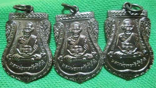 ชุดใหญ่ เหรียญหลวงปู่ทวด เสมาใหญ่ ปี 55 เนื้อทองแดงรมดำ 1 ถุง  100เหรียญ #3