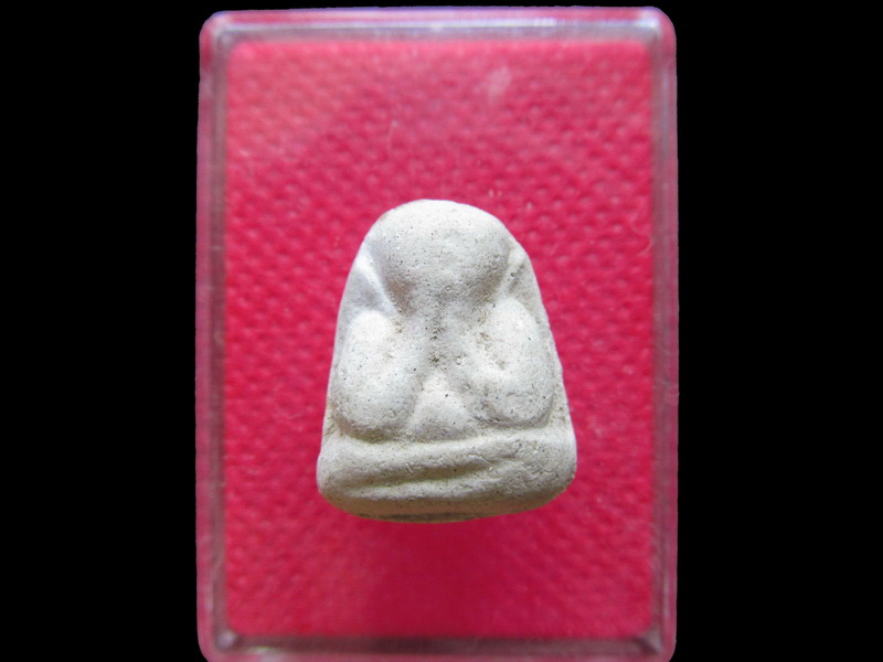 พระปิดตาเนื้อขาวหลัง ยันต์ไม่ทราบวัดครับ .เริ่ม20บาท/.OL.06