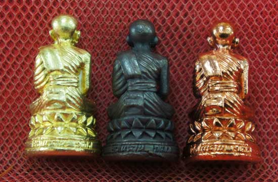 หลวงปู่ทวด พิมพ์บัวรอบ 3 องค์ เนื้อเปียกทอง เนื้อนวะ เนื้อสตางค์เเดง วัดในหาน อ.นอง อ.ทอง อ.สุภา ร่ว