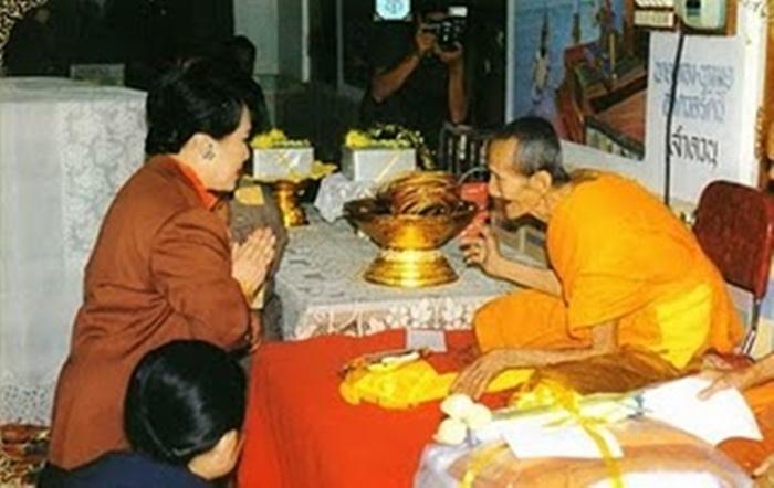 เหรียญหลวงปู่เจียม รุ่นทหารพระเจ้าอยู่หัวพร้อมตะกรุดดอกใหญ่