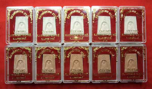 หลวงพ่อพรหม ถาวโร วัดช่องแค พระผงธูประฆัง เนื้อผงธูปขาว + เนื้อผงธูปเทาแดง10เหรียญ
