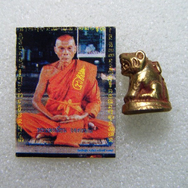 หลวงพ่อเพี้ยน วัดเกริ่นกฐิน เสือจิ๋วรุ่นแรก ตอกโค๊ด วฐ พร้อมรูปถ่าย1ใบ ราคาเบาๆ