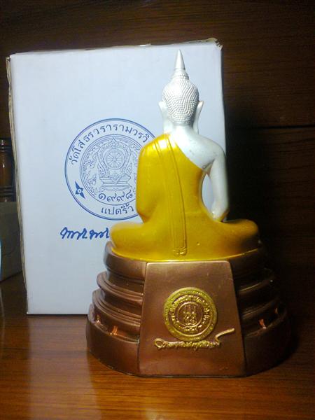 หลวงพ่อโสธรเนื้อเรซิ่งสามกษัตริย์ ขนาดฐานกว้าง 7 นิ้ว สูง 9 นิ้วหน้าตักพระ 5นิ้ว