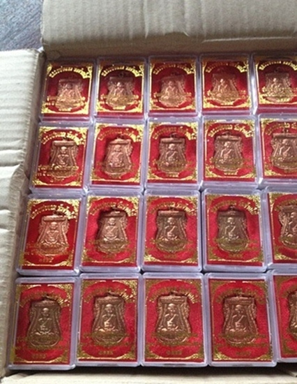 ชุดใหญ่ เหรียญหลวงปู่ทวด 100 ปี เสาร์ 5 มหามงคล วัดช้างไห้ เนื้อทองแดง 1 ลัง (100 เหรียญ)