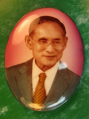 ชมพูในหลวงพิมพ์กรรมการสร้างน้อยหายาก////ล็อกเก็ตในหลวงวัดสุทธารามปี50อันโด่งดังมวลสารจิตรลดาสมเด็จญา