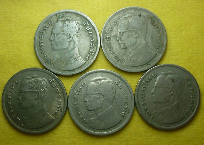 เหรียญ 1 บาท หลังเรือสุพรรณหงส์ ปี 2520  รวม 5 เหรียญ (เคาะเดียวแดงครับ)
