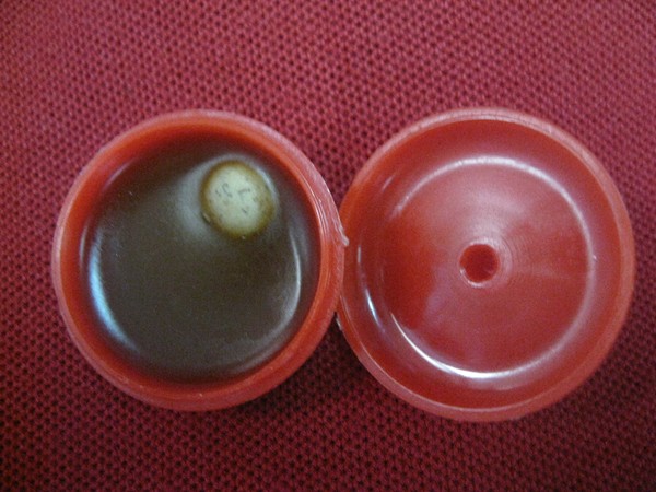 2 เสน่ห์แรงๆ สีผึ้งลูกอมมหาเสน่ห์ หลวงพ่อมี วัดมารวิชัย ปี ๓๘