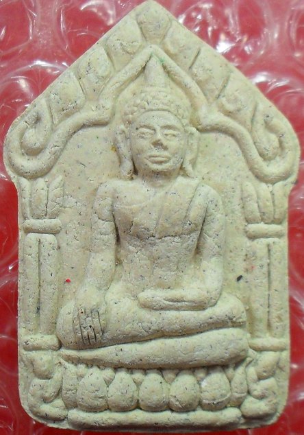 ขุนแผนบรมครู ๓๒ พิมพ์ใหญ่หน้าพระประธานหลังโรยผงตะไบ เคาะเดียวครับ ไม่ค่อยเจอแล้วครับ