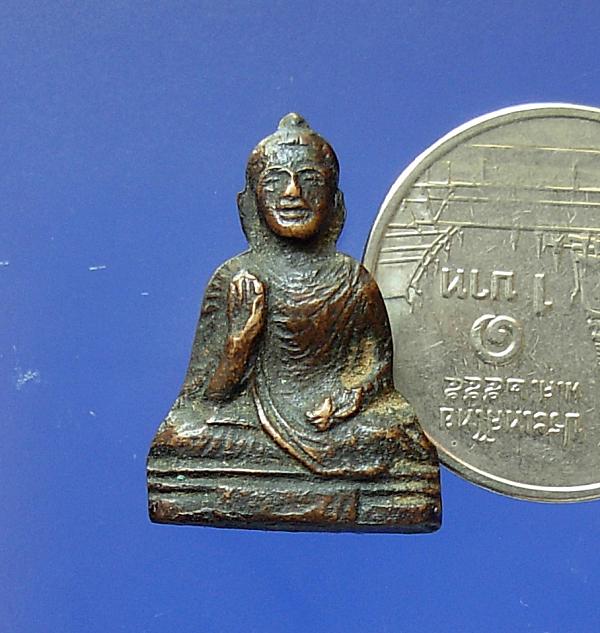 รูปหล่อพระพุทธปางประทานพร...