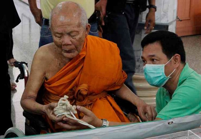 หลวงพ่อคูณ รุ่นเจริญพร๘๙ ครึ่งองค์ เนื้อนวะโลหะ เลขสวย
