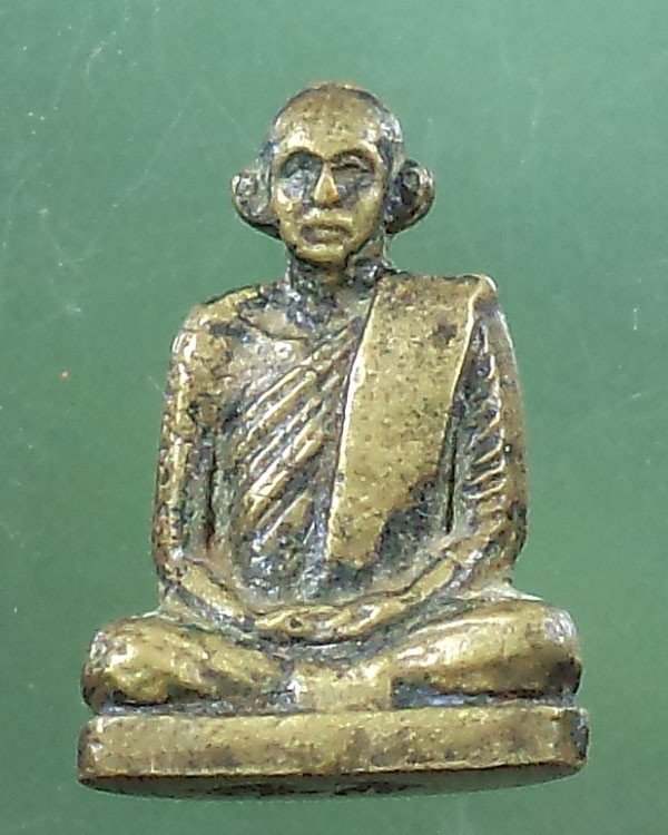 พระรูปเหมือนไม่ทราบเกจิ เนื้อทองเหลือง สวย**เคาะเดียว**