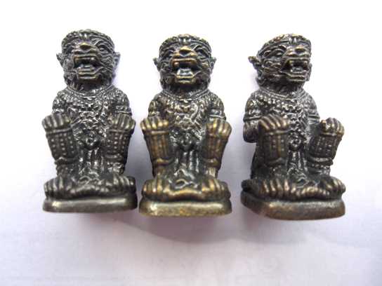 หนุมานเนื้อทองแดงรมดำหลวงพ่อเพี้ยน วัดเกริ่นกฐิน ลพบุรี