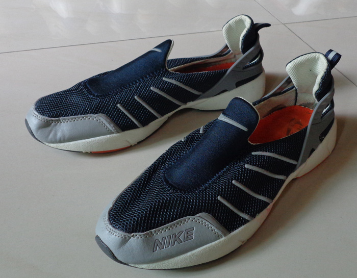 รองเท้า NIKE สปอร์ตลำลอง สวมง่าย ใส่สบายครับ