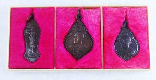 หลวงพ่อแพ เหรียญชุด รุ่นสร้างหลักเมือง สิงห์บุรี พ.ศ.2525