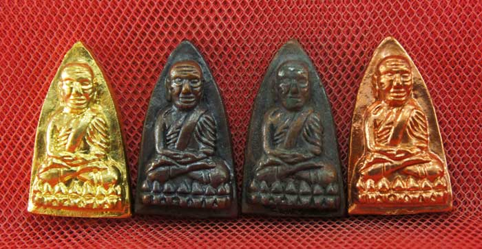 หลวงปู่ทวด พิมพ์เตารีดใหญ่ 4 องค์ เนื้อเปียกทอง เนื้อนวะ เนื้อผิวไฟ เนื้อสตางค์เเดง วัดในหาน อ.นอง อ
