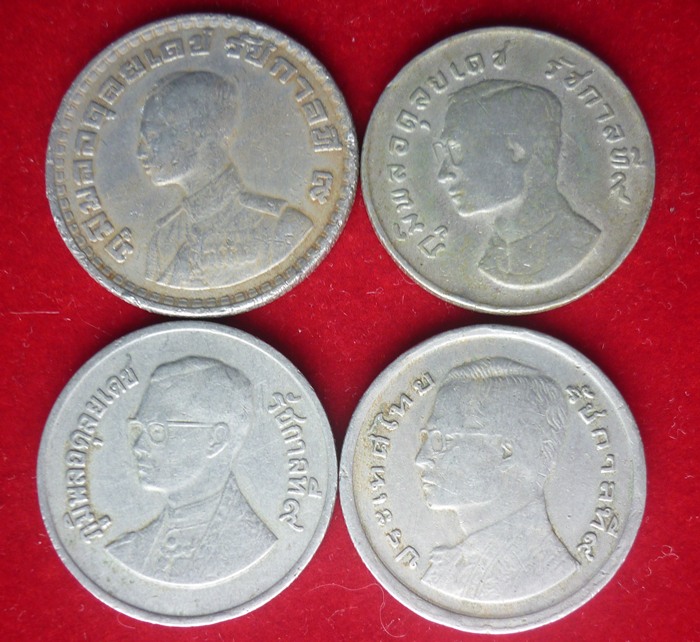 รวมเหรียญ 1 บาท สี่สมัยครับ รายละเอียดด้านในครับ