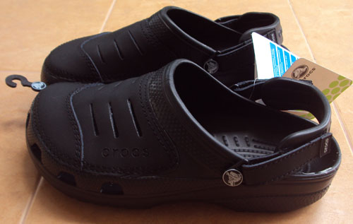 ถูกสุด ๆ........ รองเท้า " Crocs " รุ่น Yukon สีดำ................