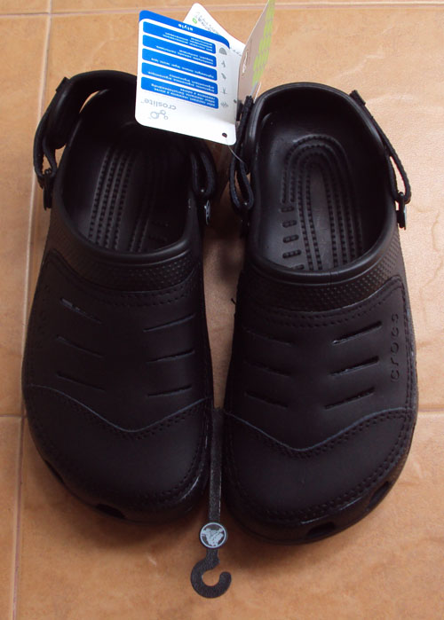 ถูกสุด ๆ........ รองเท้า " Crocs " รุ่น Yukon สีดำ................