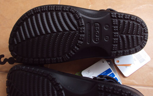 ถูกสุด ๆ........ รองเท้า " Crocs " รุ่น Yukon สีดำ................