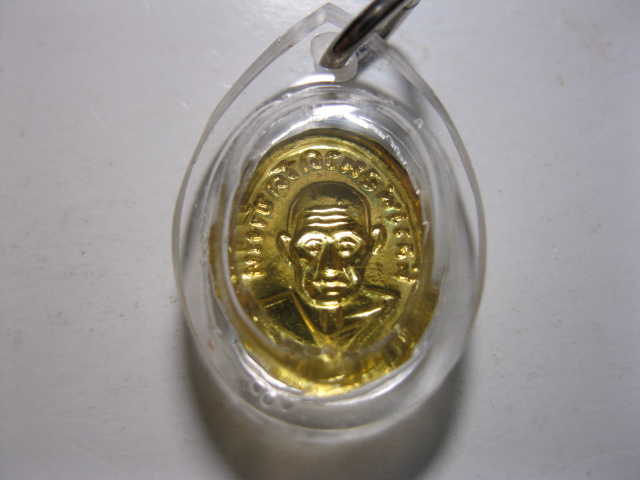 เหรียญหลวงพ่อทวดเม็ดเเตง พิมพ์หน้าผากจุด เนื้อทองคำ ร้าทองสร้าง เคาะเดียว  600