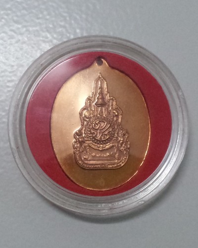 เหรียญในหลวงทรงกล้อง เนื้อทองแดง ฉลองสิริราชสมบัติครบ ๖๐ ปี พศ.2549