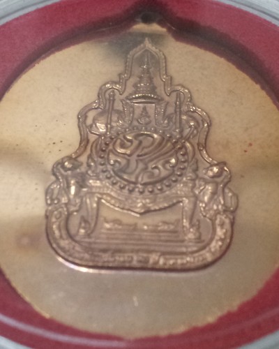 เหรียญในหลวงทรงกล้อง เนื้อทองแดง ฉลองสิริราชสมบัติครบ ๖๐ ปี พศ.2549