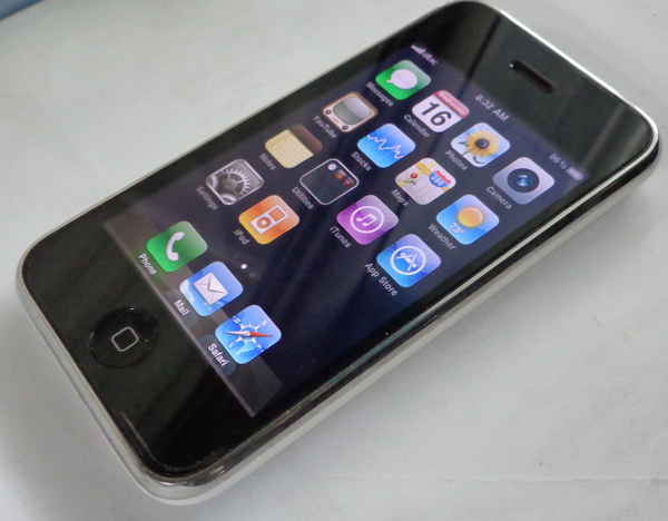 iPhone 3G 16GB ของแท้ครับ white สวยๆเลยครับ / Wifi เร็ว เล่นเน็ตสะใจ