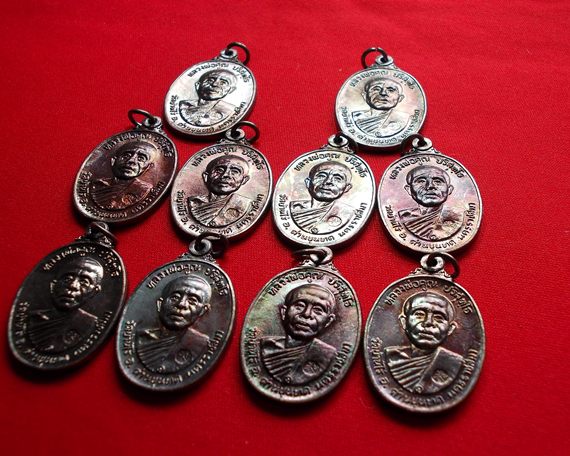 เคาะแรก (ชุด10เหรียญ ) เหรียญหลวงพ่อคูณ ปี2522 เนื้อทองแดง วัดตลาดไทรเก่า