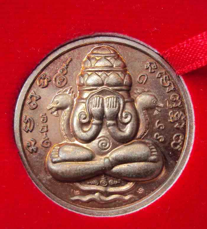 เหรียญปิดตาพังพระกาฬรุ่น 2 ปี49 ท่านสรรเพชญ เนื้อนวะโลหะ พร้อมกล่อง รับประกันพระแท้ตลอดชีพ