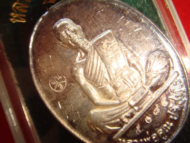 เหรียญหลวงพ่อคูณรุ่นมหาบารมี ออกวัดแจ้งนอกปี 2536 เนื้อเงิน 5085 พิเศษมีจารหน้าหลัง